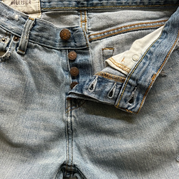 Hollister Classic straight distressed denim. Button fly Mens size 29x32 - Picture 4 of 7
